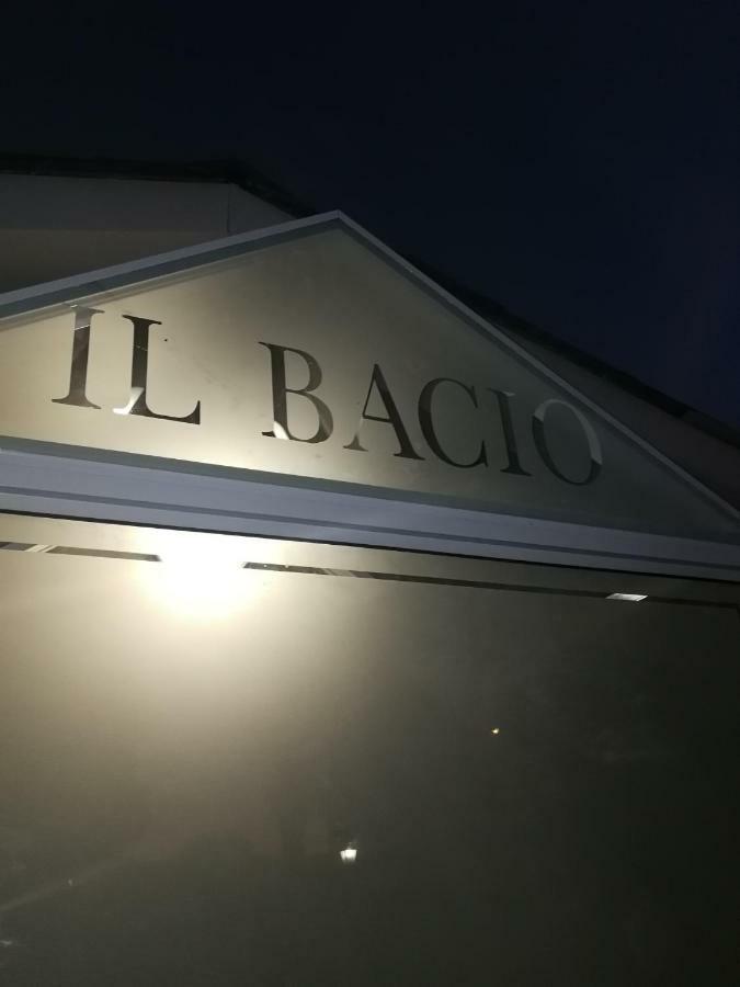 דירות בלוויל Posto Al Sole - Il Bacio מראה חיצוני תמונה